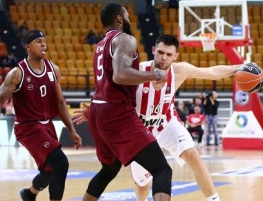 Ξέσπασαν στον Ήφαιστο οι «ερυθρόλευκοι» - Επιβλητική νίκη στο ΣΕΦ με 83-46